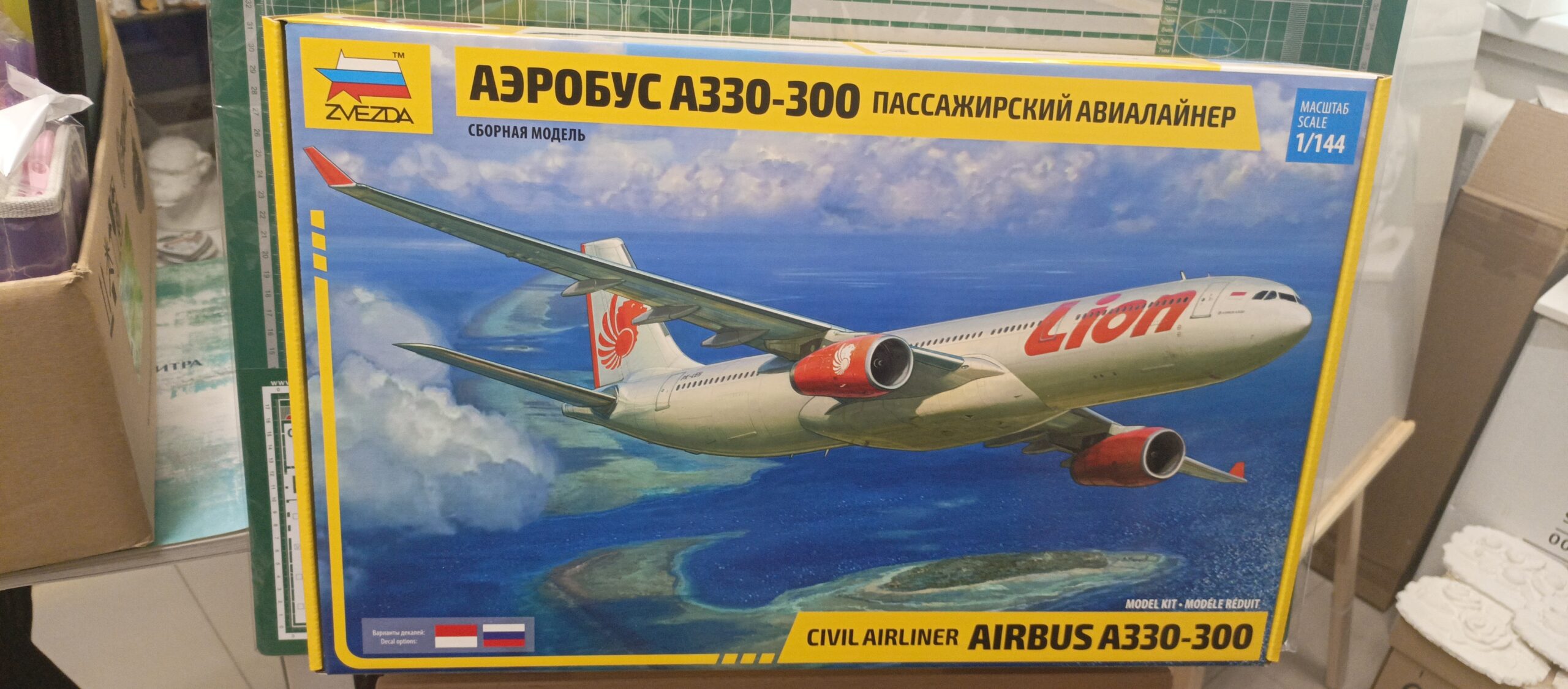 7044 Аэробус А330-300 Пассажирский авиалайнер 1/144 Звезда
