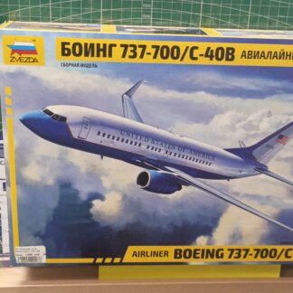7027 Боинг 737-700/C-40B Авиалайнер 1/144 Звезда