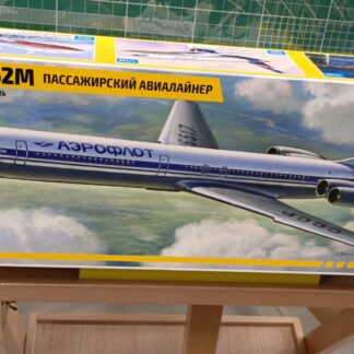 7013 Ил-62М Пассажирский авиалайнер 1/144 Звезда
