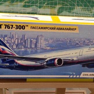 7005 Боинг 767-300 Пассажирский авиалайнер 1/144 Звезда