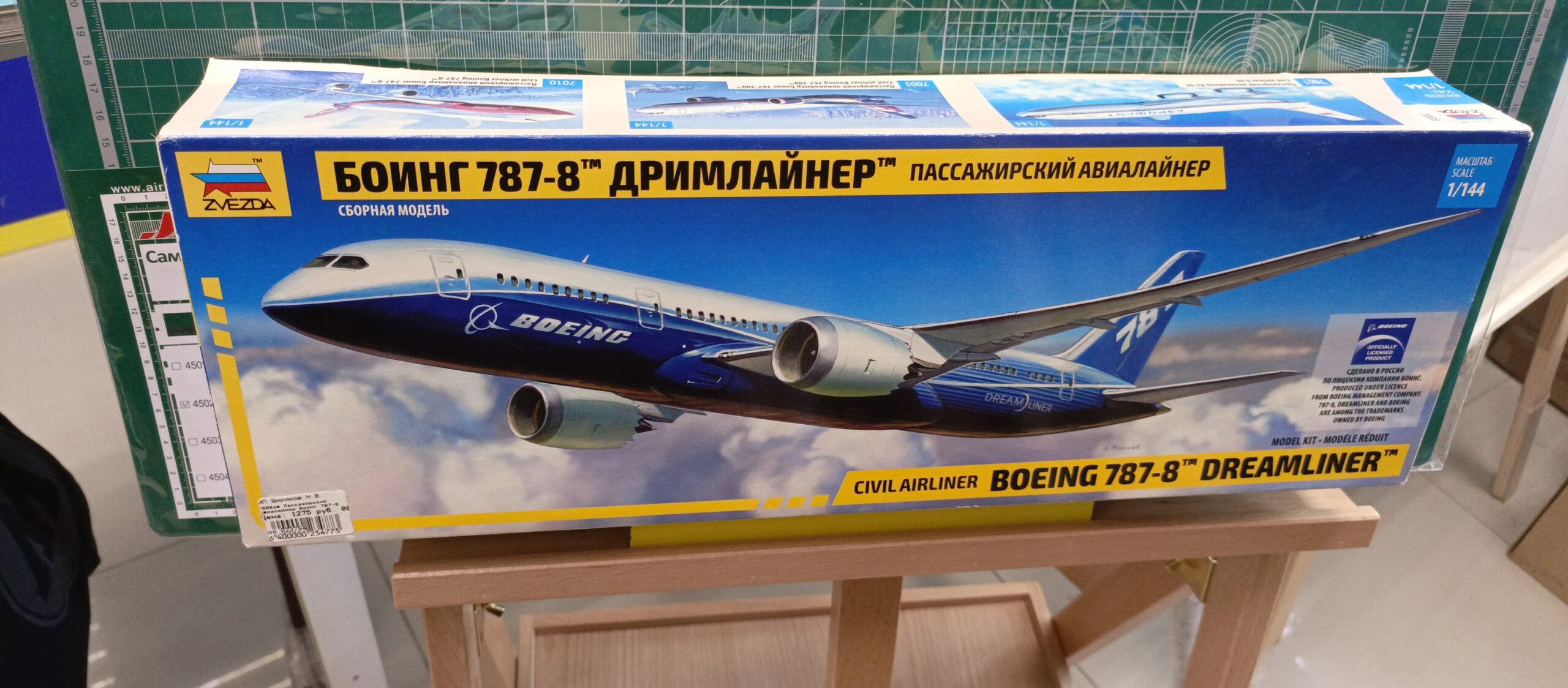 7008 Боинг 787-8 Дримлайнер Пассажирский авиалайнер 1/144 Звезда