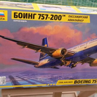 7032 Боинг 757-200 Пассажирский авиалайнер 1/144 Звезда