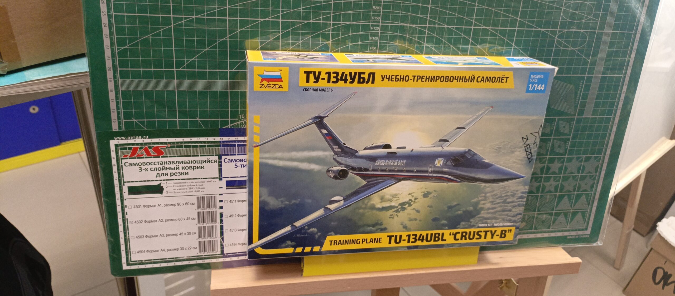 7036 Ту-134УБЛ Учебно- тренировочный самолет 1/144 Звезда