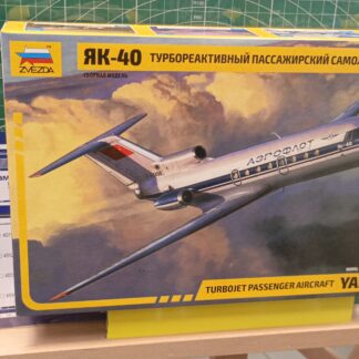 7030 Як-40 Турбореактивный пассажирский самолет 1/144 Звезда